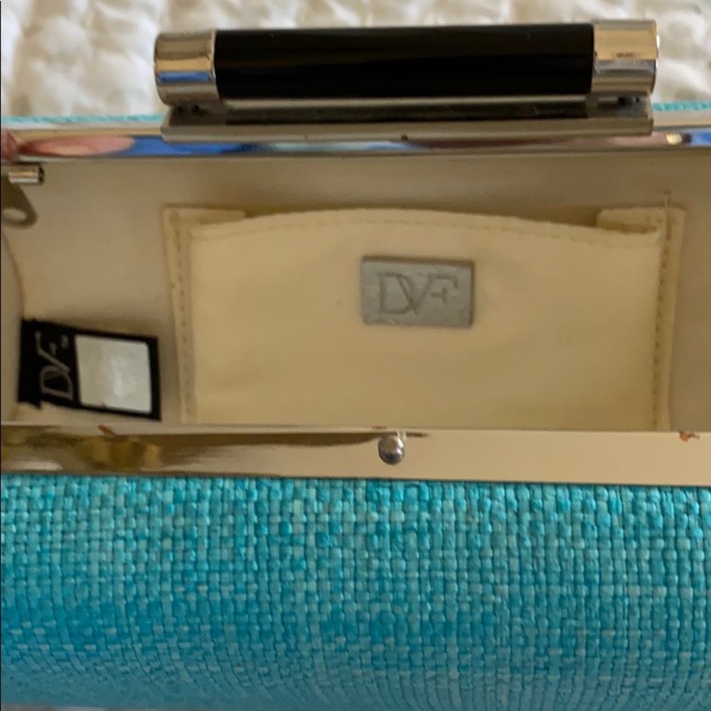 DVF Clutch with chain crossbody option - Picture 2 of 3
